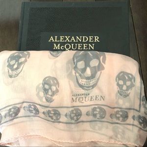 Auth Alexander McQueen Pink/Med Grey Skull Scarf